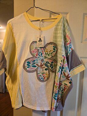 Easel M, NWT from Market, patchwork appliques, cute for year round